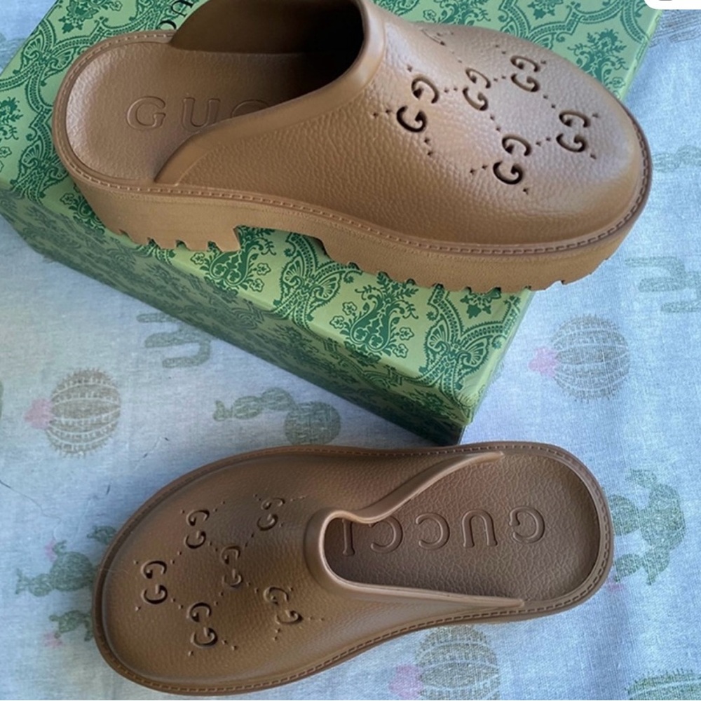 DOES ANYONE HAVE THESE IN A SIZE 37????